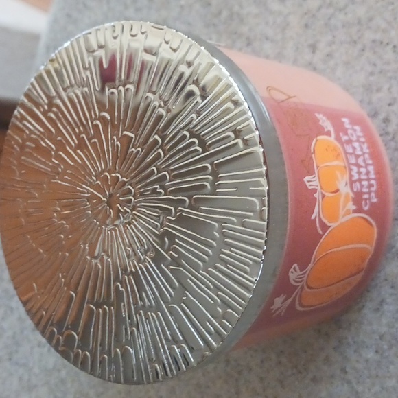Bath & Body Works Sweet Cinnamon Pumpkin Candle - Picture 3 of 4
